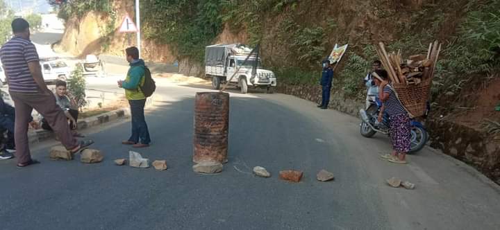 मेची पहाडी जिल्लाहरुमा आज पनि यातायात बन्द, जनजीवन प्रभावित