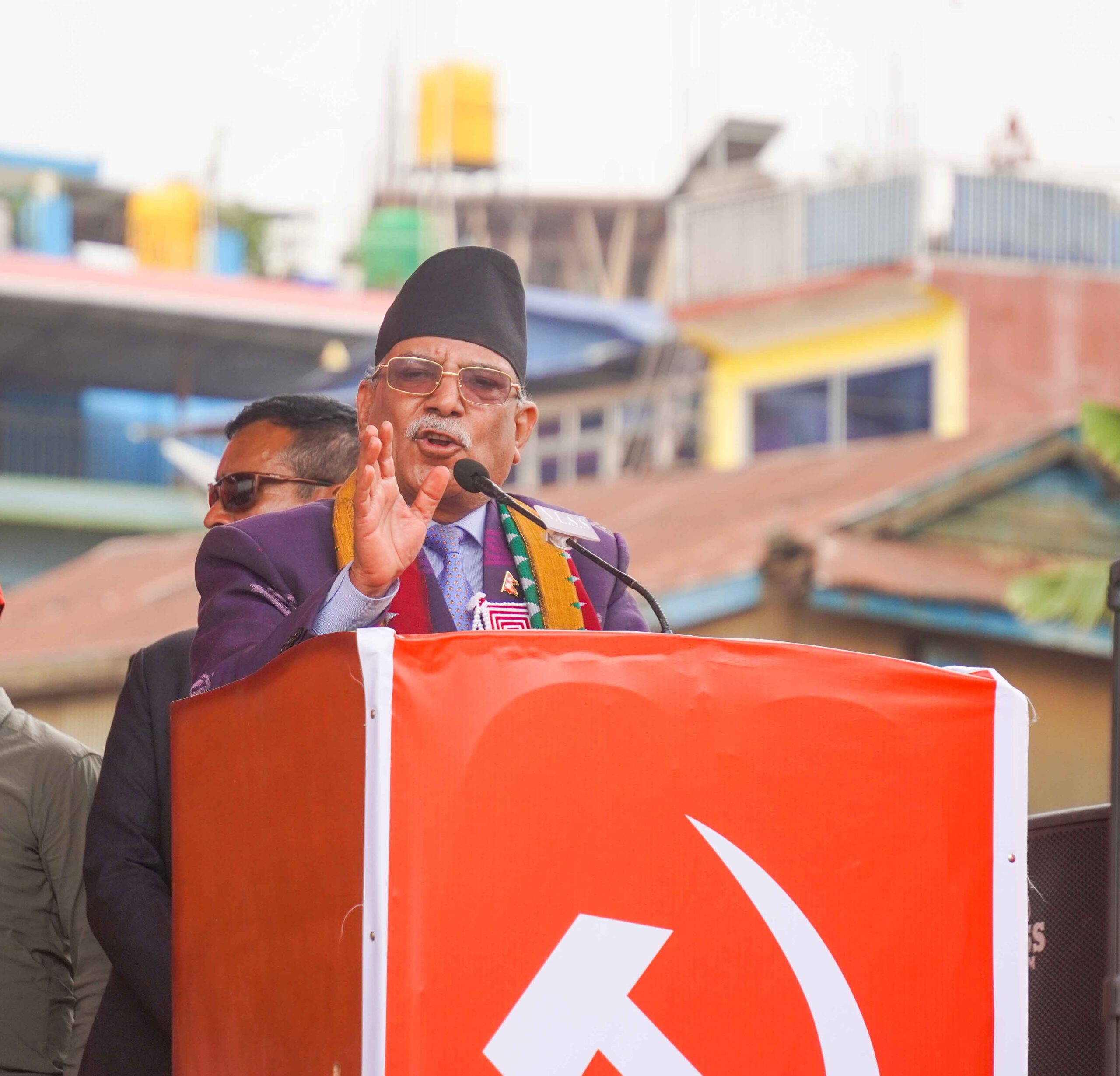 सरकार आफ्नै किचलोले ढल्छ, हामीले ढाल्नै पर्दैन् : प्रचण्ड