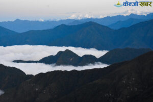 हिमाल र कुहिराे 