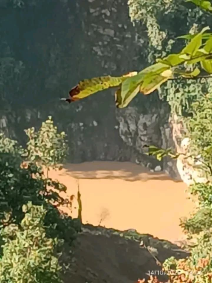 पहिराेले खोला थुनियाे