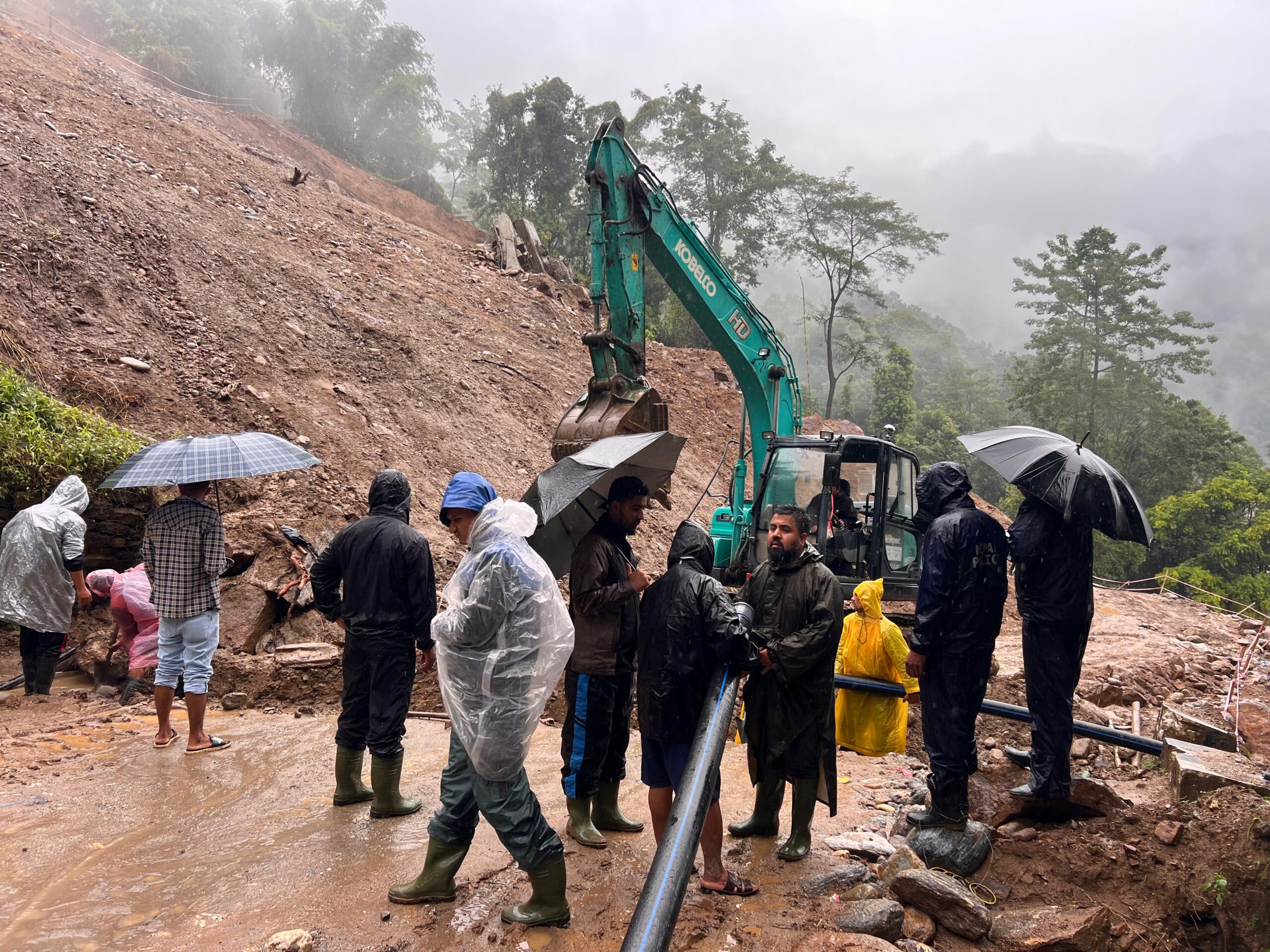 मेची राजमार्ग, तमोर करिडोर र मध्यपहाडी लोकमार्ग अवरुद्ध
