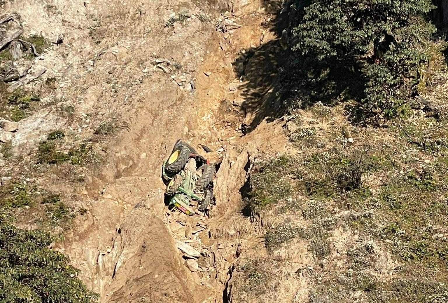 सन्दकपुरबाट पाँचथर आउँदै गरेको ट्र्याक्टर दुर्घटना, एकजनाको मृत्यु