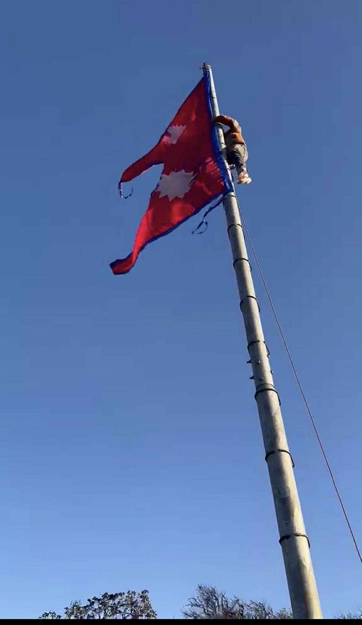 नेपाल तरुण दलले चिवा भञ्जाङमा झण्डा प्रतिस्थापन गर्यो