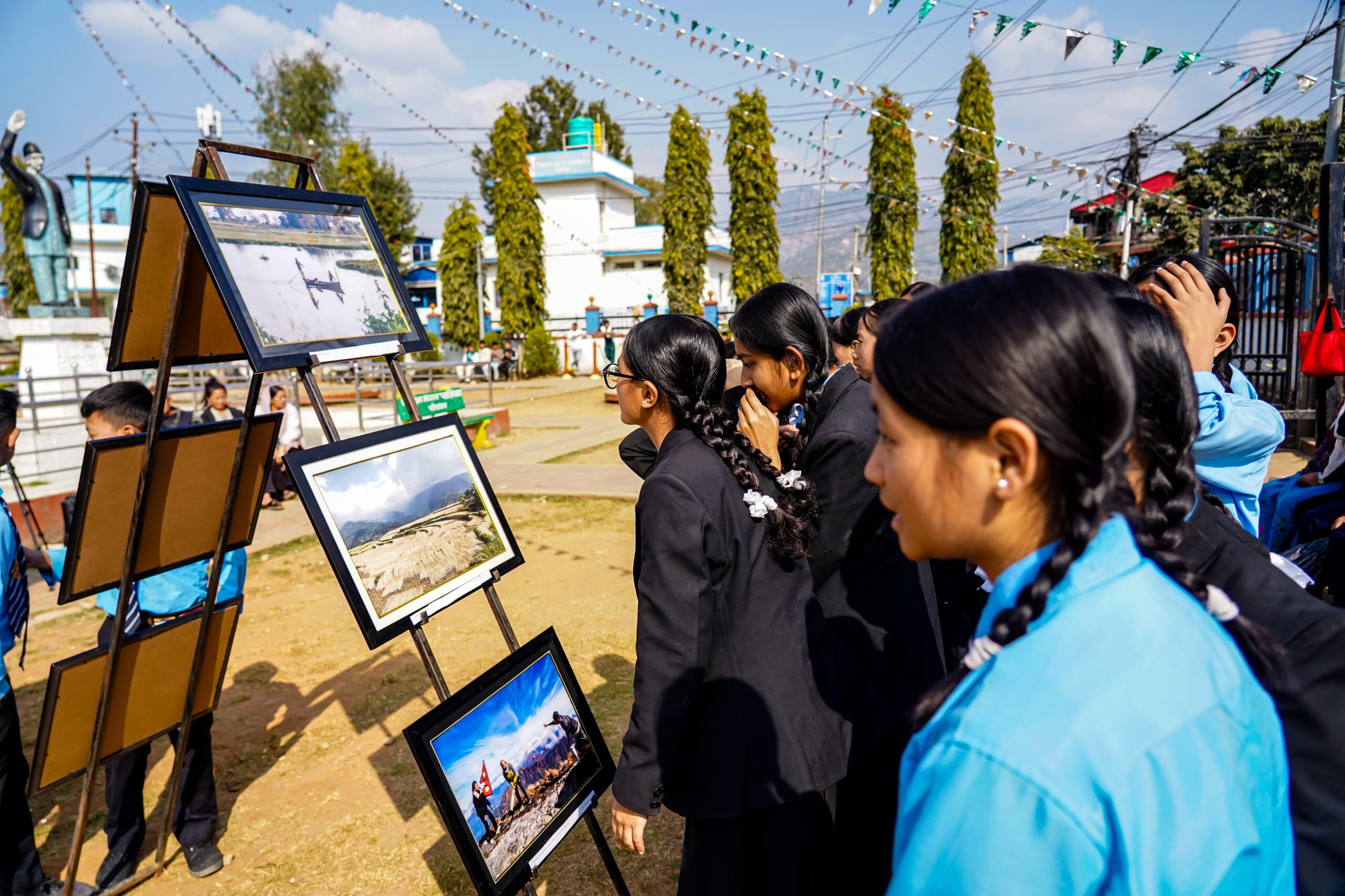 फोटो प्रदर्शनीमा ग्याजु प्रथम